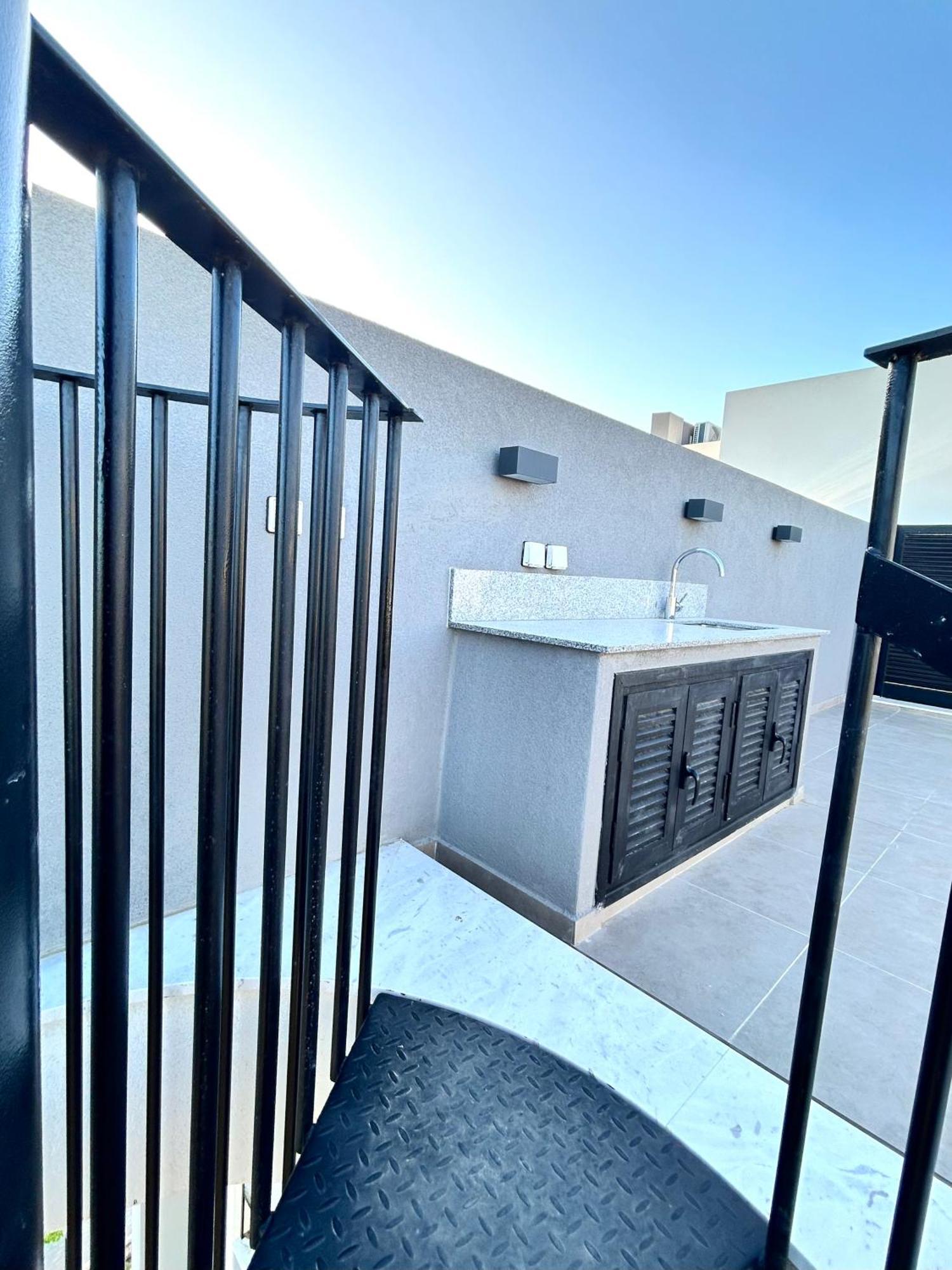 Sunset Gardens - Holiday Apartments - By Tlv Living リマソール エクステリア 写真