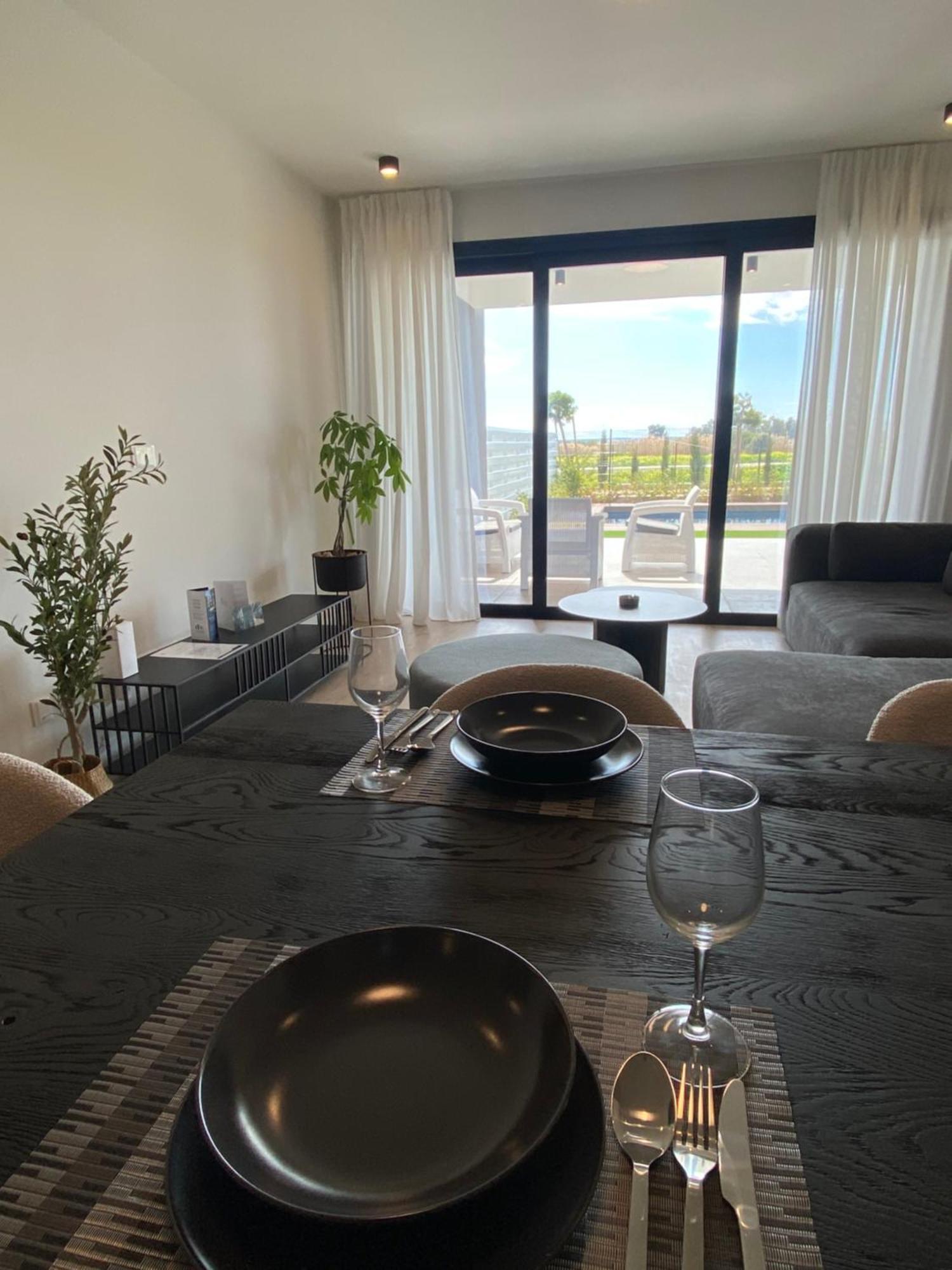 Sunset Gardens - Holiday Apartments - By Tlv Living リマソール エクステリア 写真