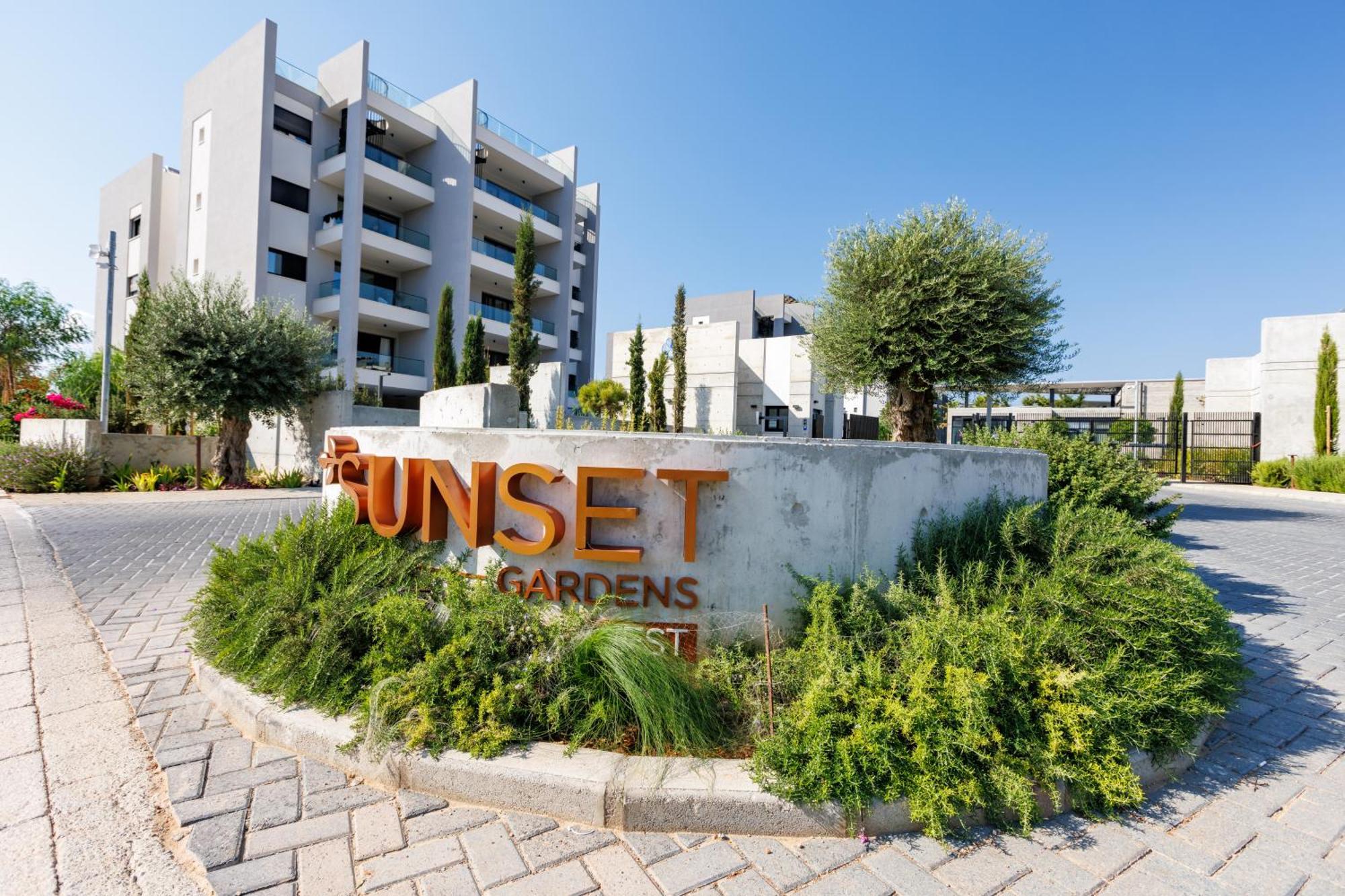 Sunset Gardens - Holiday Apartments - By Tlv Living リマソール エクステリア 写真